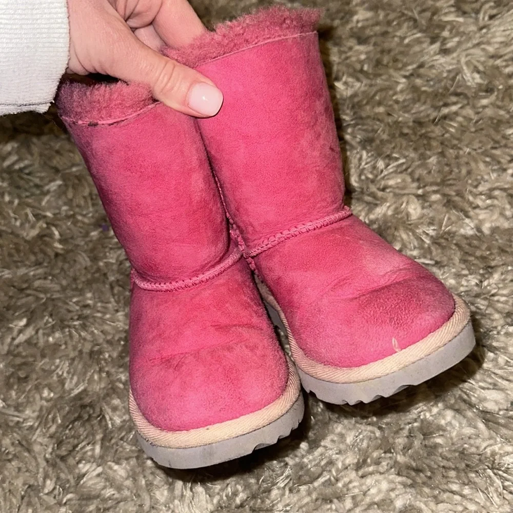 UGGS - Picture 6 of 7